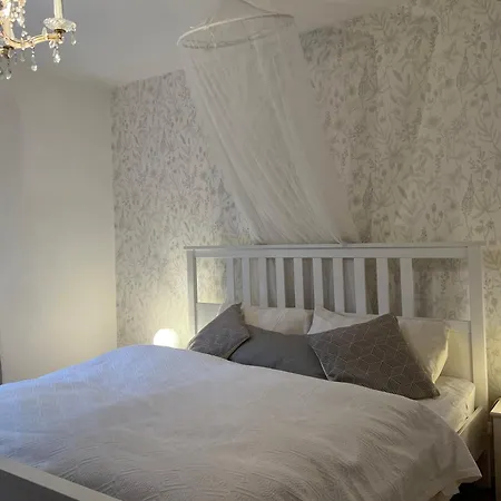 Haus Mit Garten 別荘