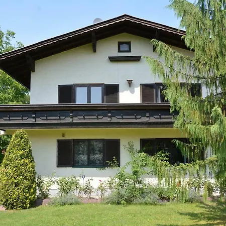 Haus Mit Garten * オイゲンドルフ